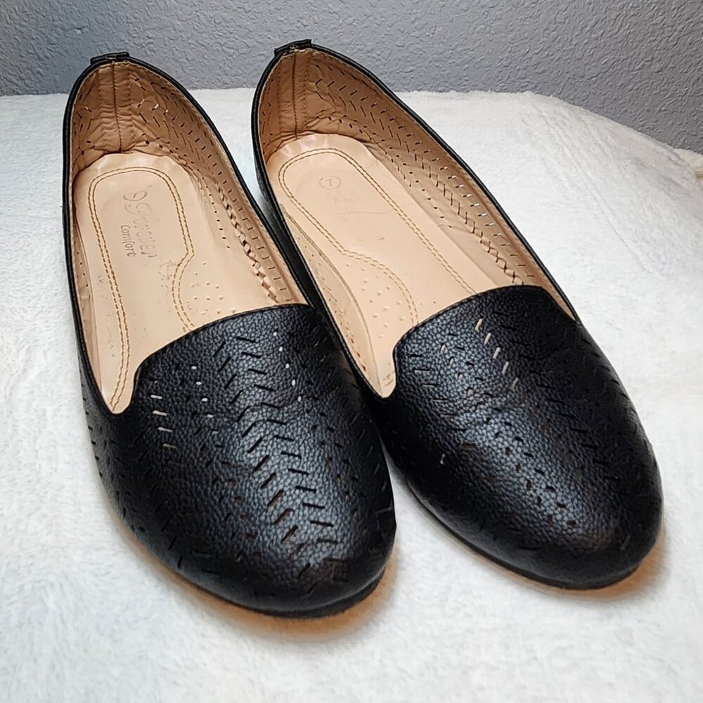 Forever Comfort Black Flats - Size 7